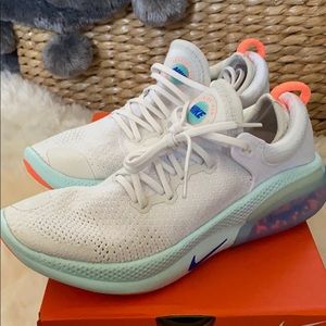 Women’s Nike joyride run FK